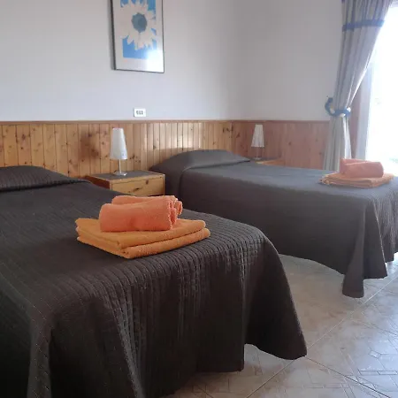 Pool Side 2 Bed Link With Free Wifi. Superb Golf, Sea & Mountain Views. Σπίτι διακοπών *