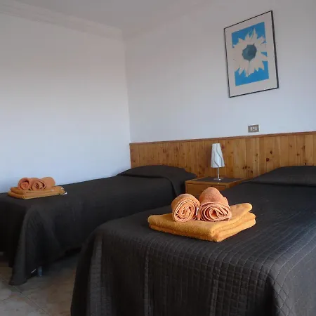 Pool Side 2 Bed Link With Free Wifi. Superb Golf, Sea & Mountain Views.