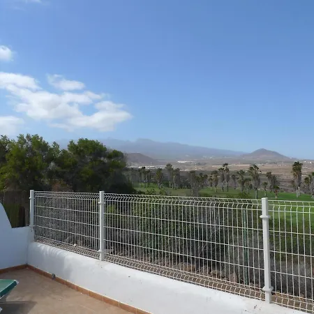 Сasa de vacaciones Pool Side 2 Bed Link With Free Wifi. Superb Golf, Sea & Mountain Views. San Miguel de Abona