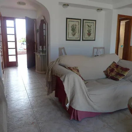 Pool Side 2 Bed Link With Free Wifi. Superb Golf, Sea & Mountain Views. Сasa de vacaciones San Miguel de Abona